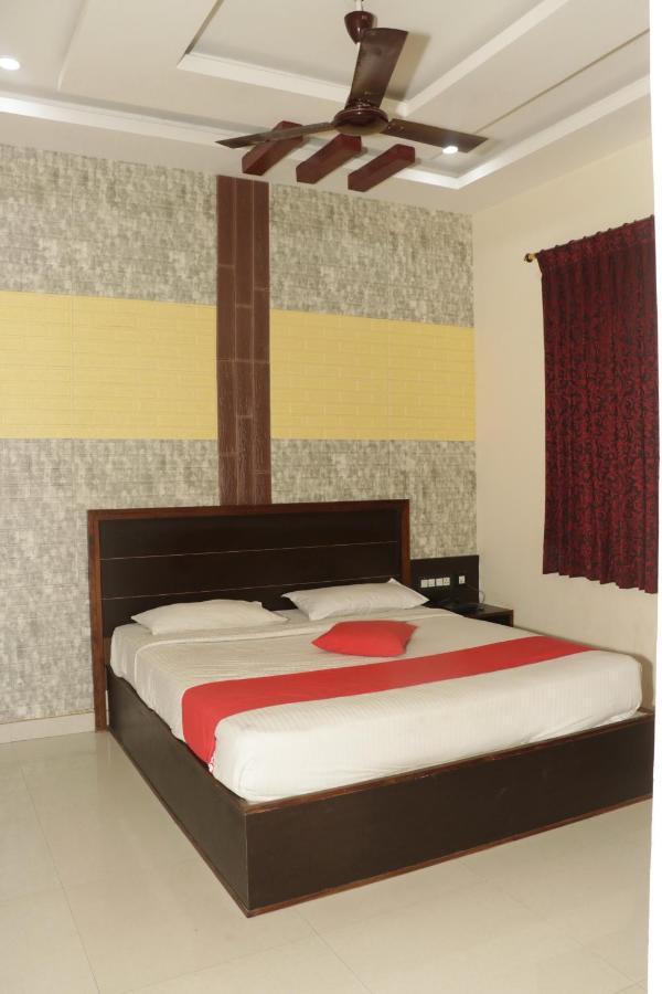 E S Residency Hotel Theni Kültér fotó