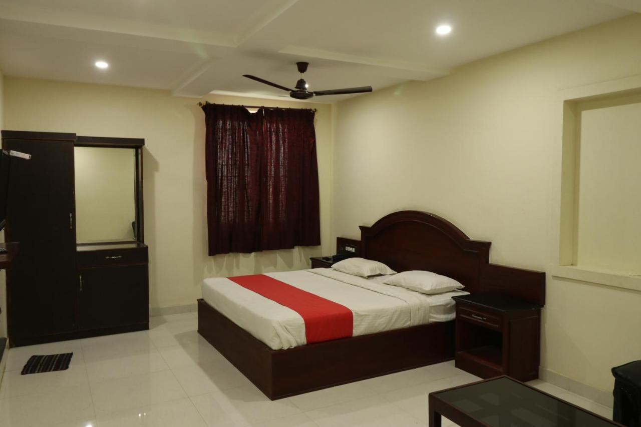 E S Residency Hotel Theni Kültér fotó